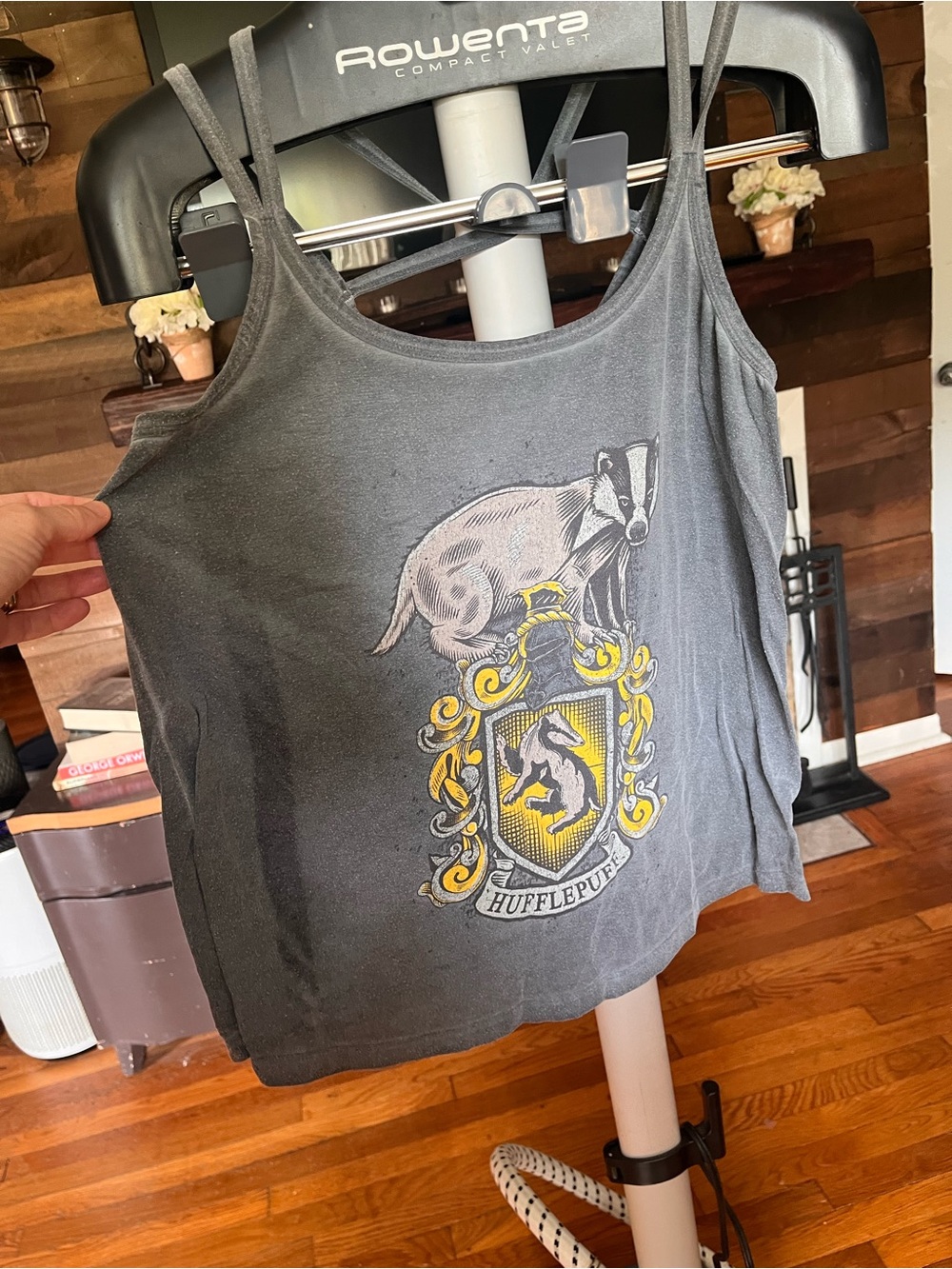Warner Bros. Hufflepuff Crest Tank Top - Gray & Yellow